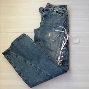 EDIKTED COQUETTE RIBBON JEANS